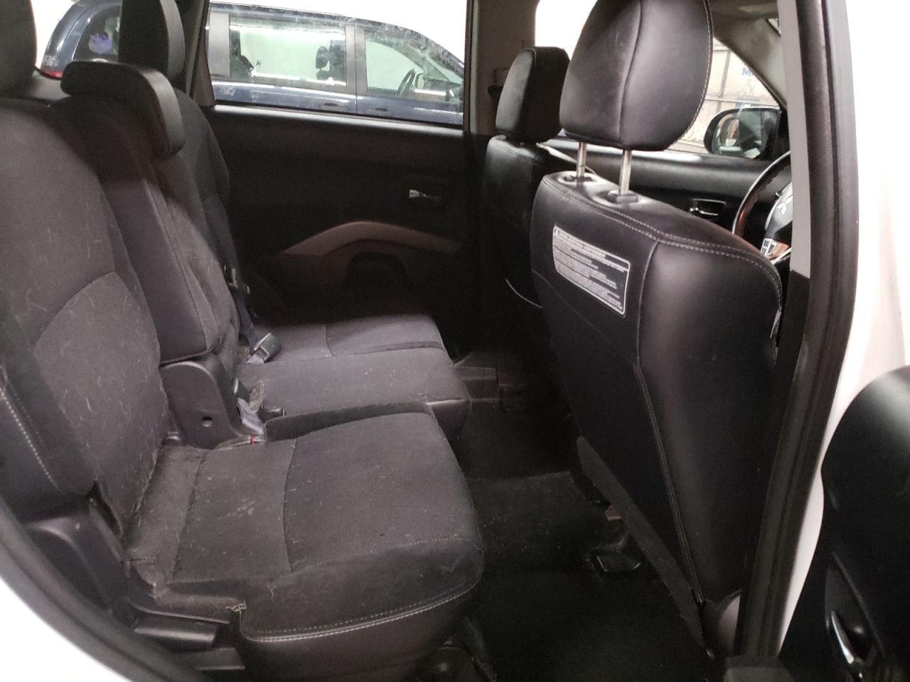 Photo 6 from auction – 2011 MITSUBISHI OUTLANDER with VIN JA4JT3AW7BU016458