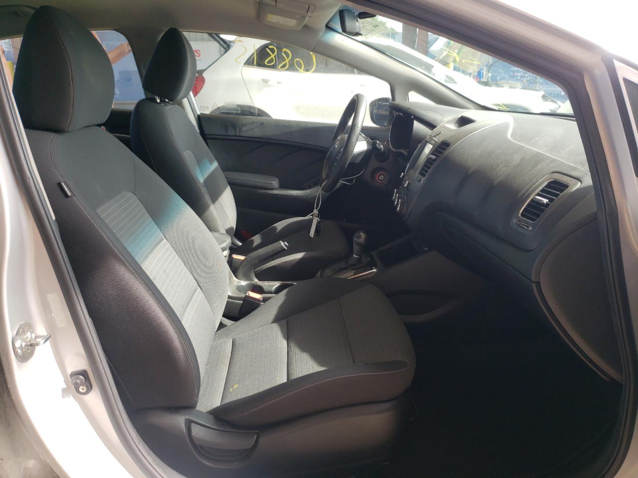 Photo 5 from auction – 2018 KIA FORTE LX with VIN 3KPFL4A70JE274294