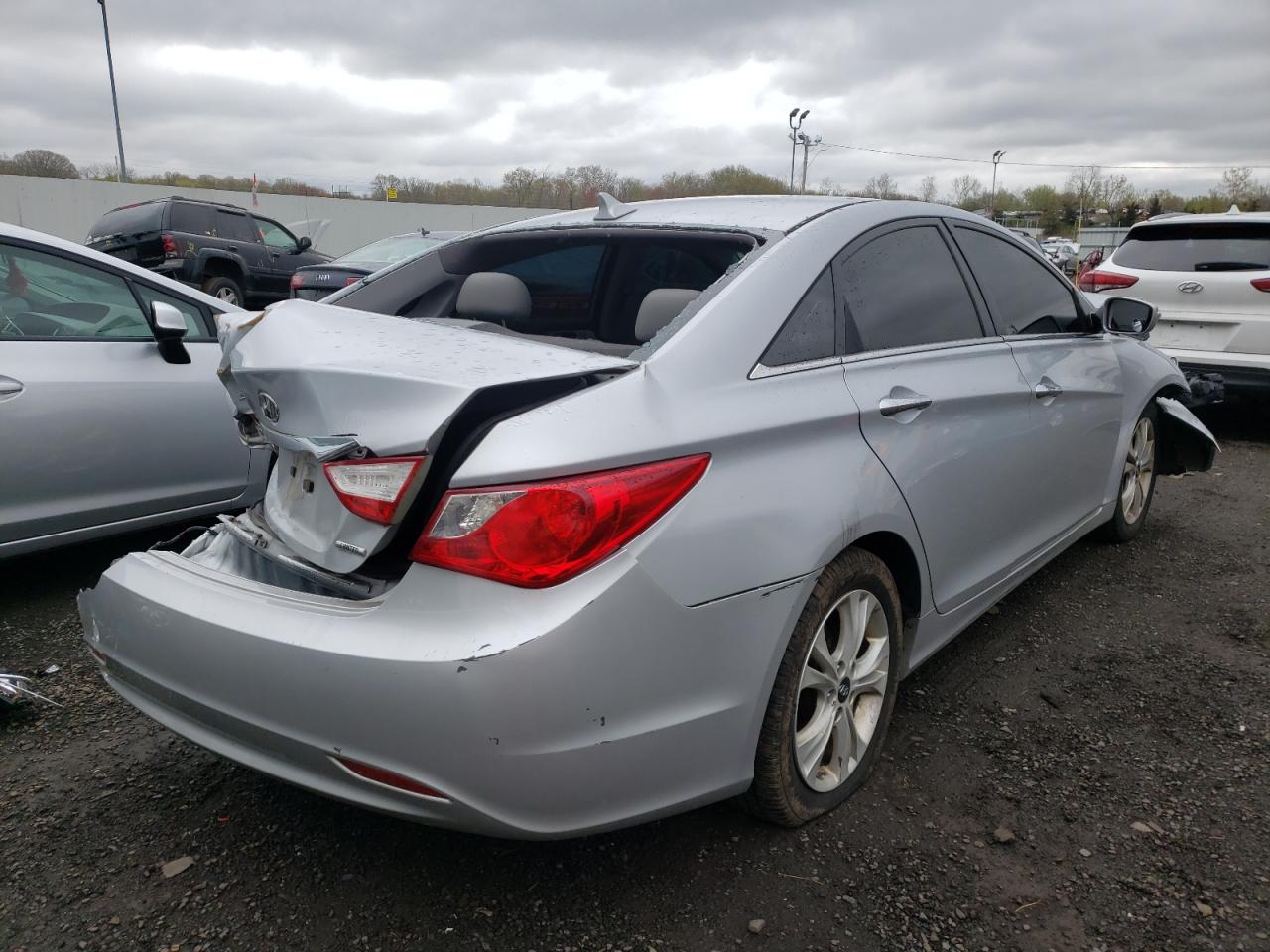 Photo 4 from auction – 2011 HYUNDAI SONATA SE with VIN 5NPEC4AC4BH011182