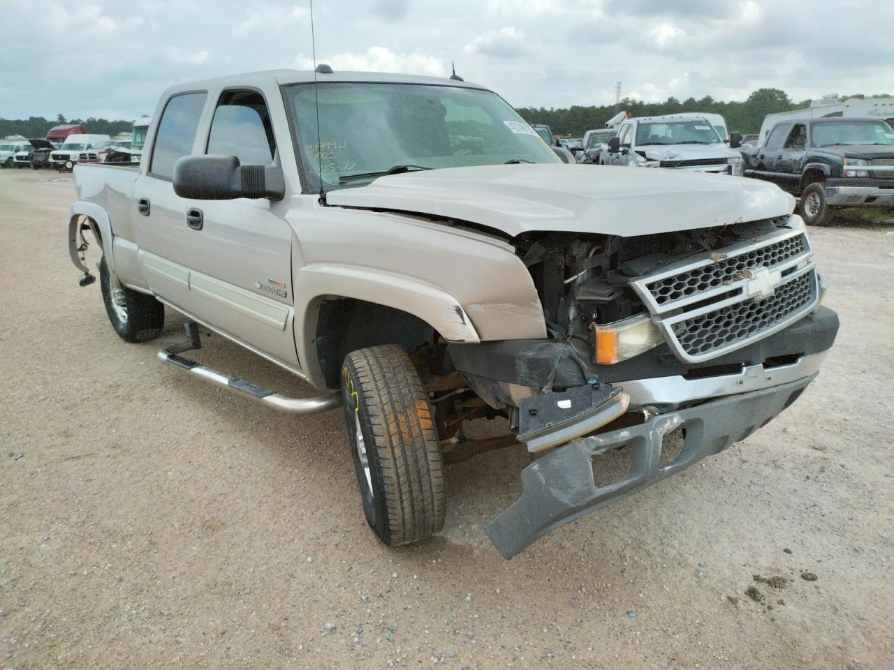 CHEVROLET SILVERADO 2005 with VIN 1GCHK23205F833680 - Photo from auction