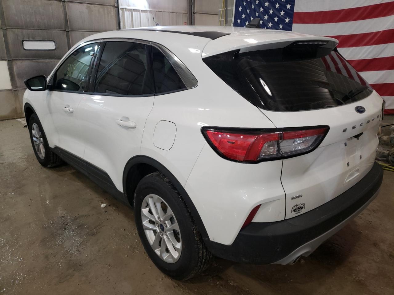 Photo 3 from auction – 2022 FORD ESCAPE SE with VIN 1FMCU9G67NUA60496