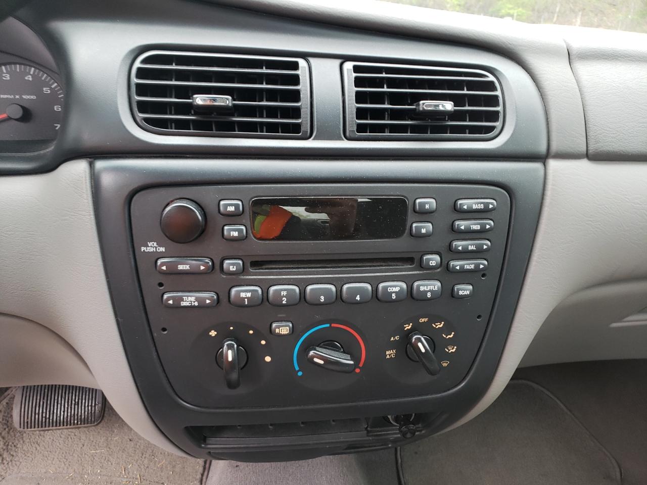 Photo 9 from auction – 2002 FORD TAURUS SES with VIN 1FAFP55242A247702