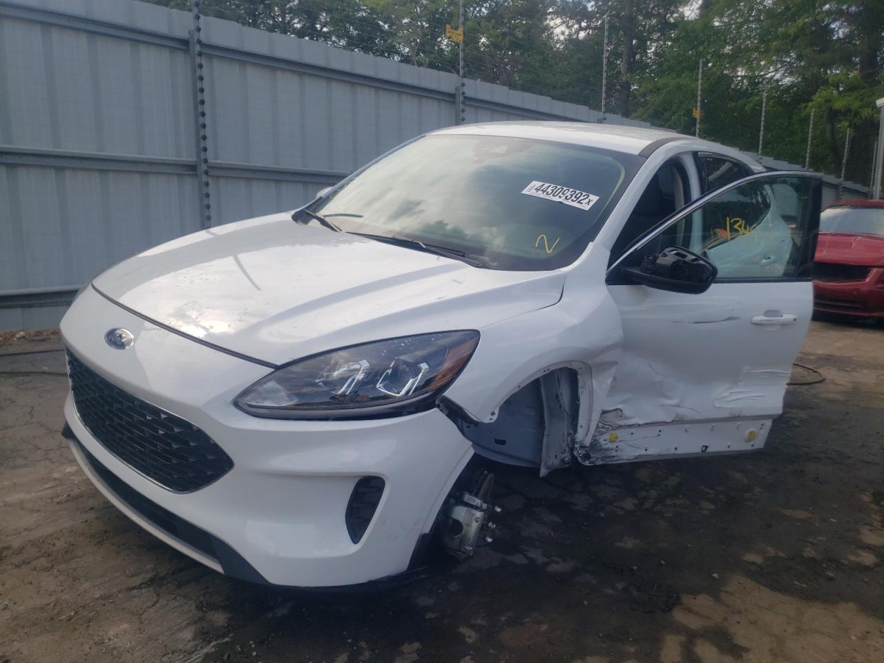 Photo 2 from auction – 2020 FORD ESCAPE SE with VIN 1FMCU9G64LUA45869