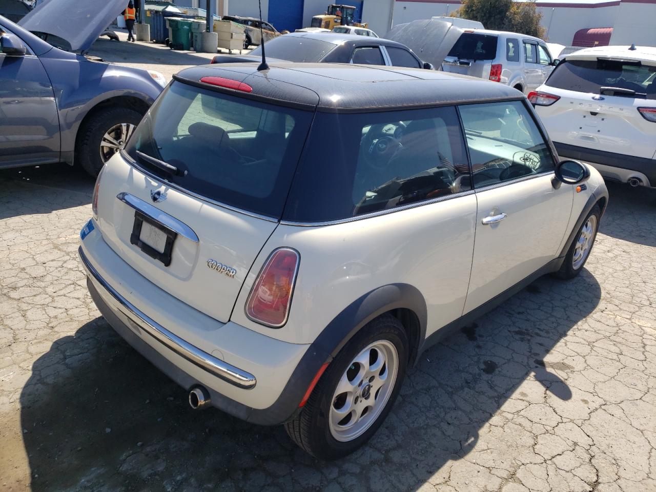 Photo 4 from auction – 2004 MINI COOPER with VIN WMWRC33414TJ55558