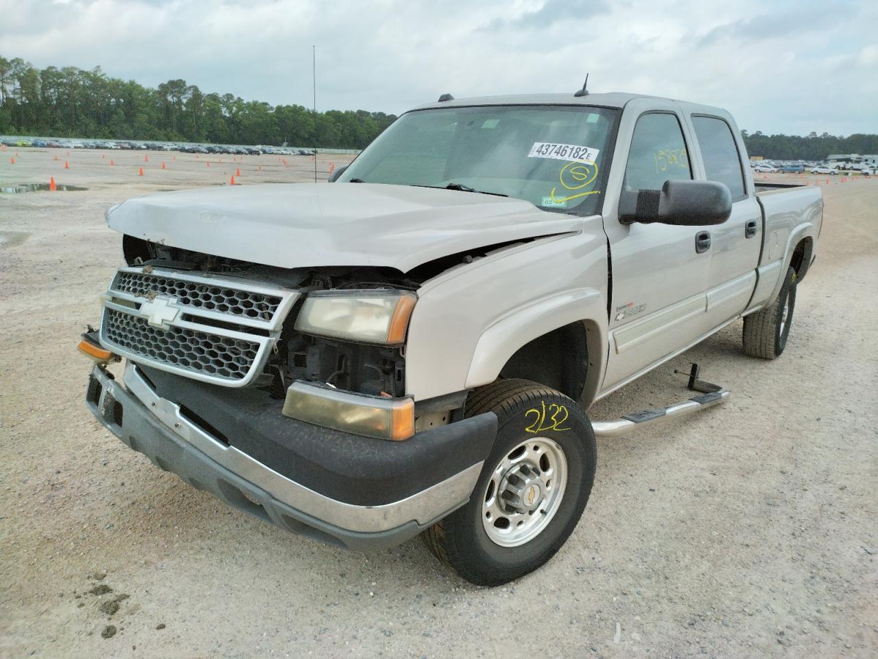 Photo 2 from auction – 2005 CHEVROLET SILVERADO with VIN 1GCHK23205F833680