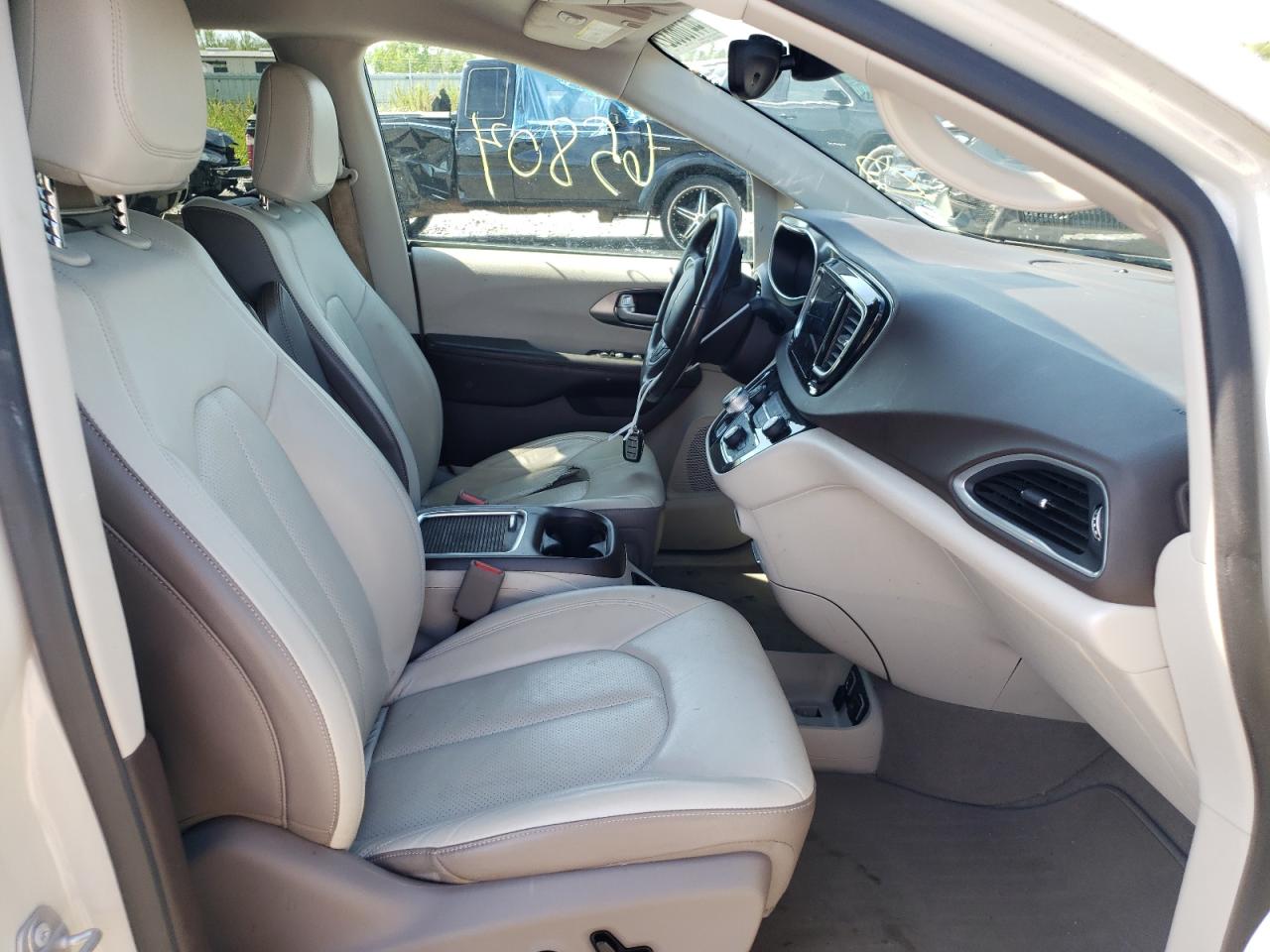 Photo 5 from auction – 2017 CHRYSLER PACIFICA T with VIN 2C4RC1EG0HR636123