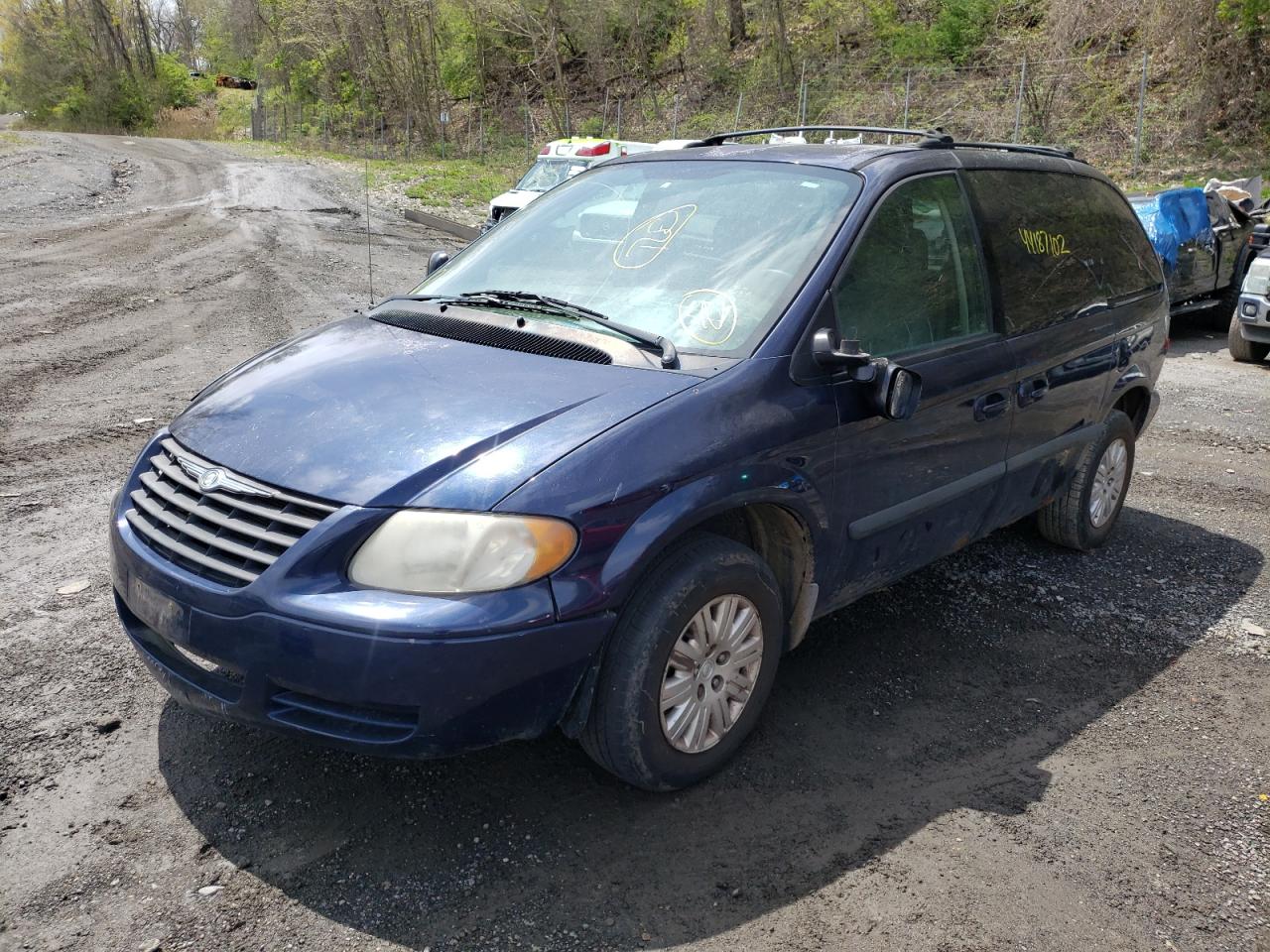 Photo 2 from auction – 2006 CHRYSLER TOWN & COU with VIN 1A4GP45R46B548972