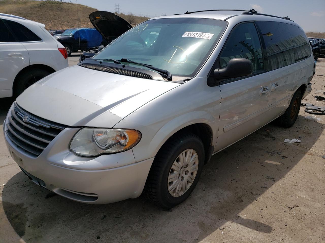 Photo 14 from auction – 2005 CHRYSLER TOWN & COU with VIN 2C4GP44R55R214103