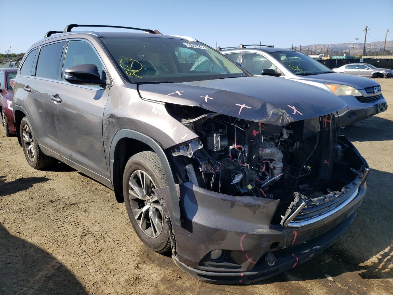 TOYOTA HIGHLANDER 2016 with VIN 5TDJKRFH0GS245792 - Photo from auction
