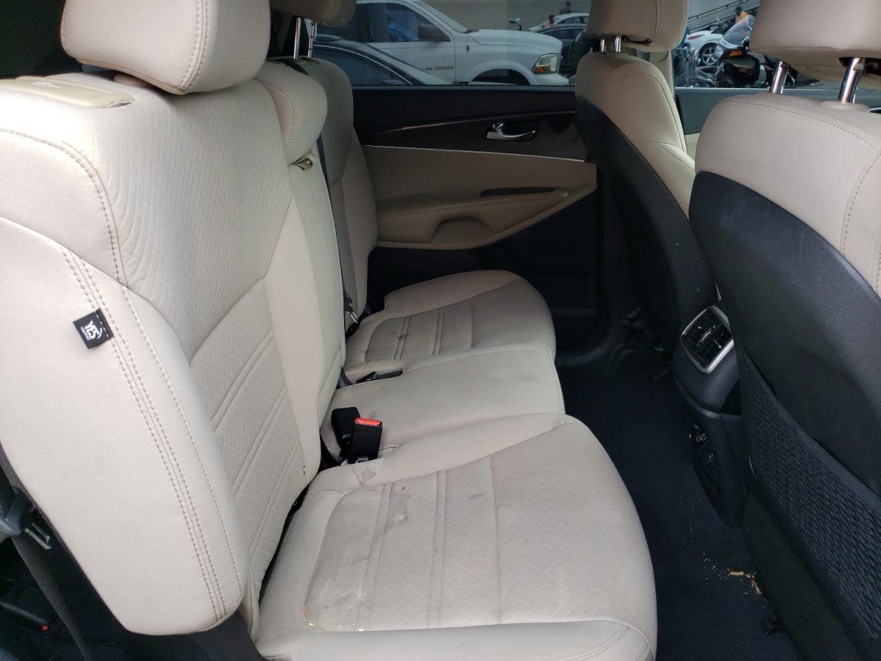 Photo 6 from auction – 2017 KIA SORENTO LX with VIN 5XYPGDA59HG224465