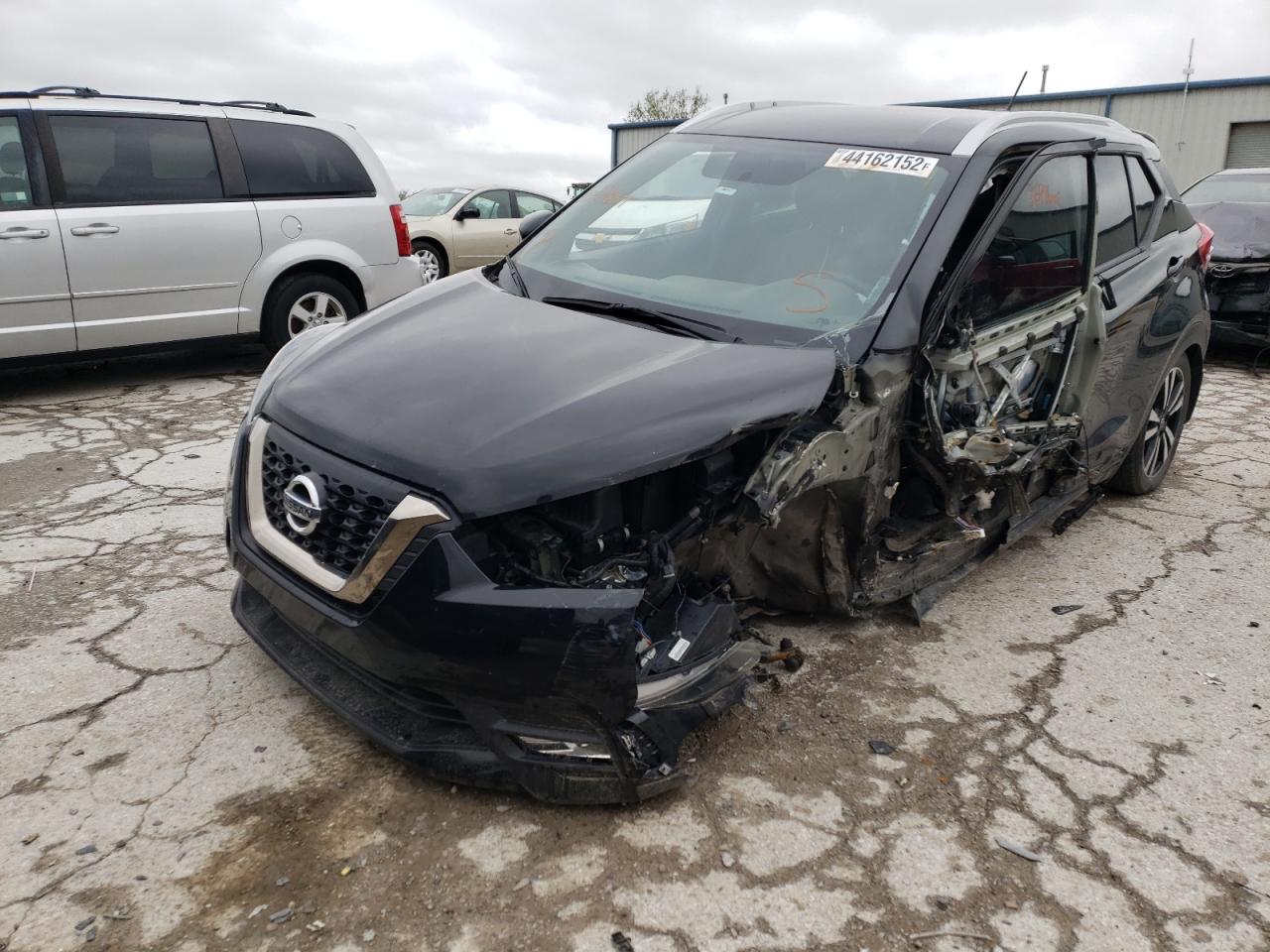 Photo 2 from auction – 2019 NISSAN KICKS S with VIN 3N1CP5CUXKL554837