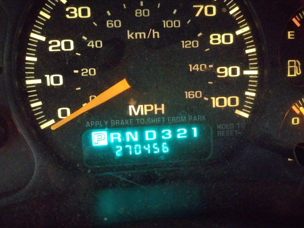 Photo 8 from auction – 2000 CHEVROLET SILVERADO with VIN 1GCEC14W3YZ141542