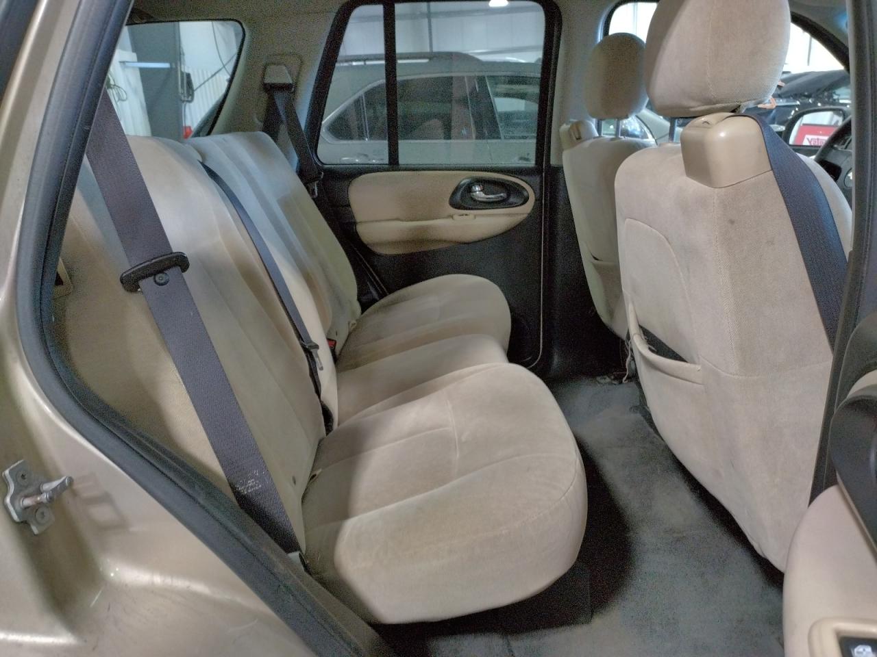 Photo 6 from auction – 2005 CHEVROLET TRAILBLAZE with VIN 1GNDT13S852161288