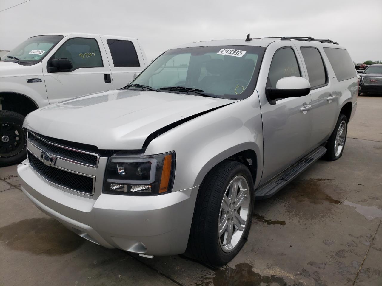 Photo 2 from auction – 2011 CHEVROLET SUBURBAN C with VIN 1GNSCJE03BR325438
