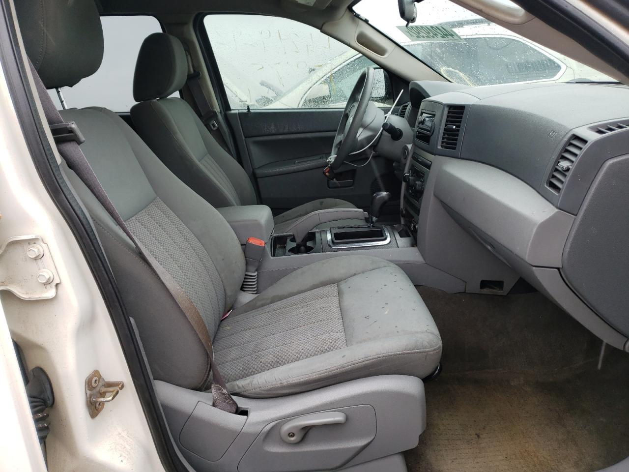 Photo 5 from auction – 2005 JEEP GRAND CHER with VIN 1J4GR48K35C697181
