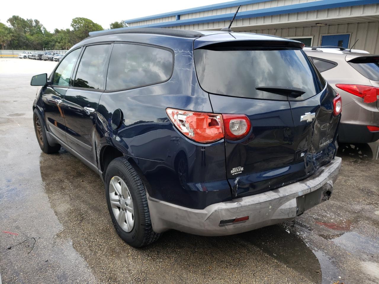 Photo 3 from auction – 2011 CHEVROLET TRAVERSE L with VIN 1GNKRFED5BJ407572