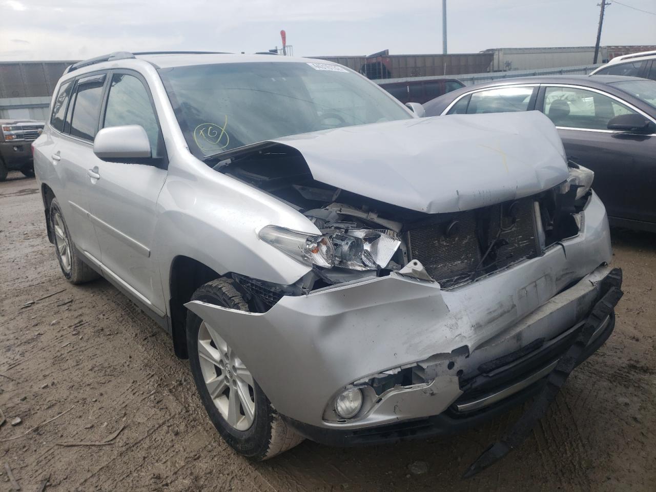 Photo 14 from auction – 2011 TOYOTA HIGHLANDER with VIN 5TDBK3EH4BS082821