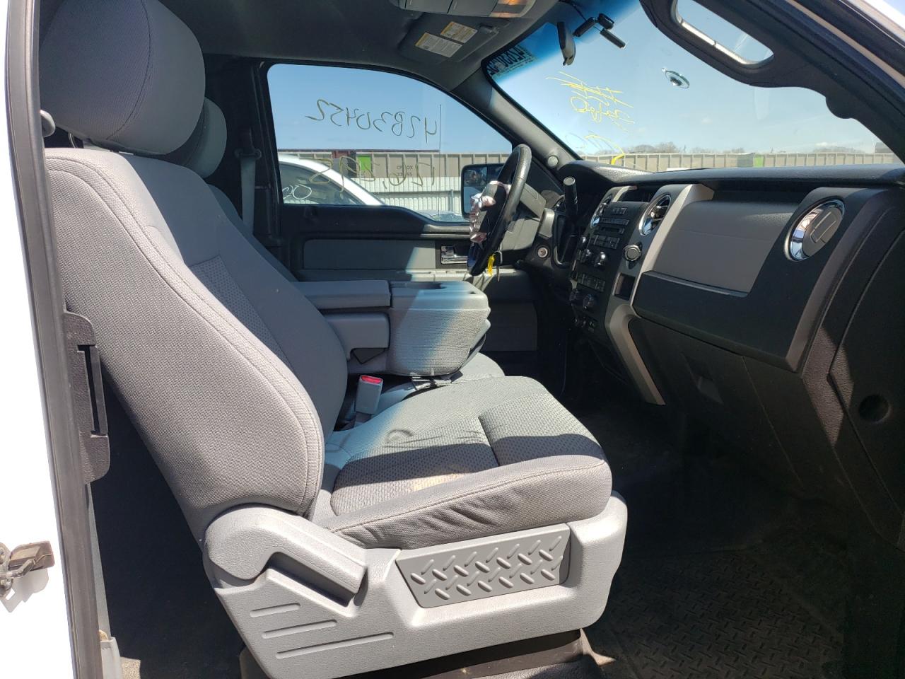 Photo 5 from auction – 2012 FORD F150 SUPER with VIN 1FTFX1ET0CFB16542