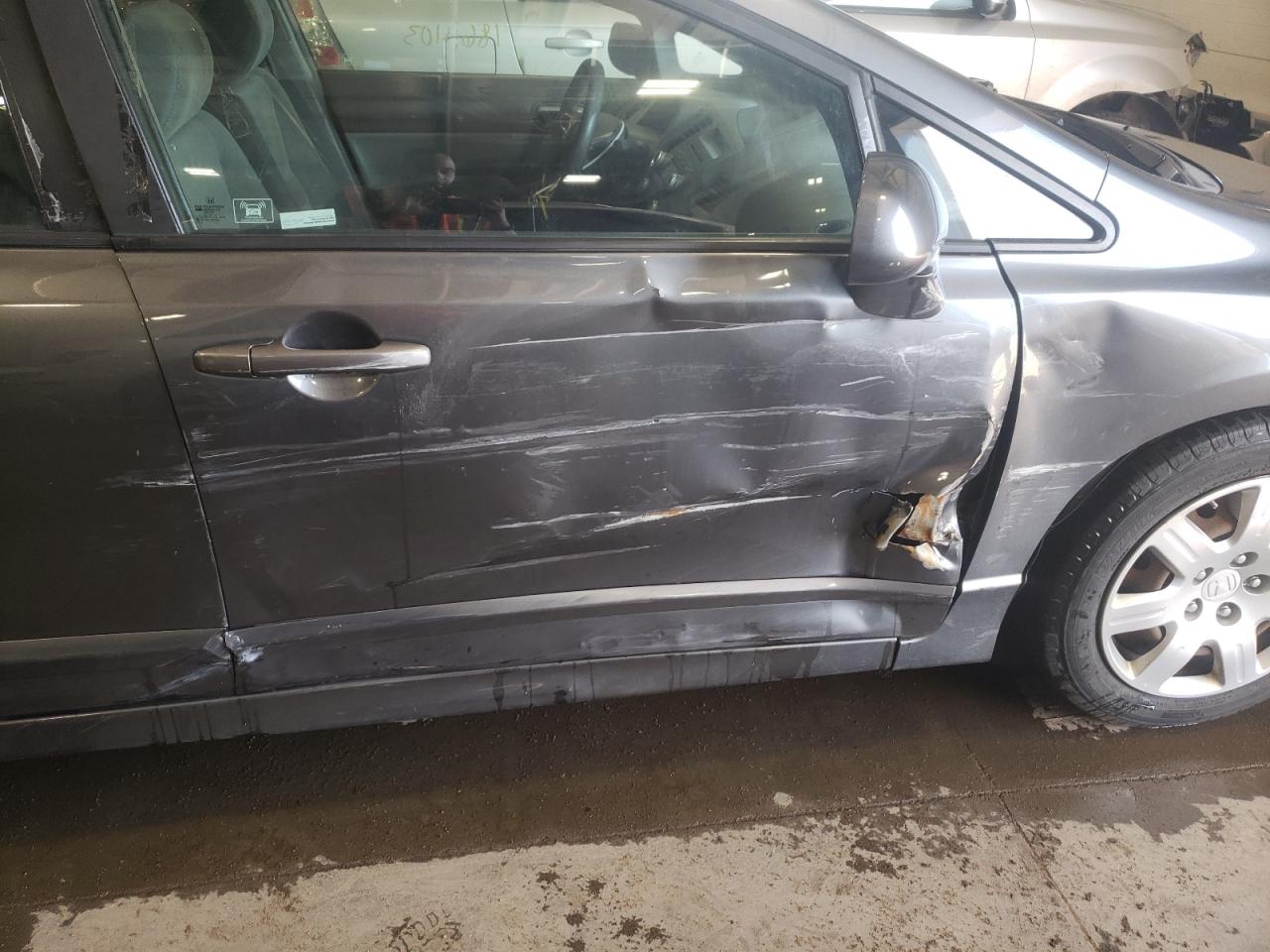 Photo 9 from auction – 2010 HONDA CIVIC LX with VIN 19XFA1F50AE001898