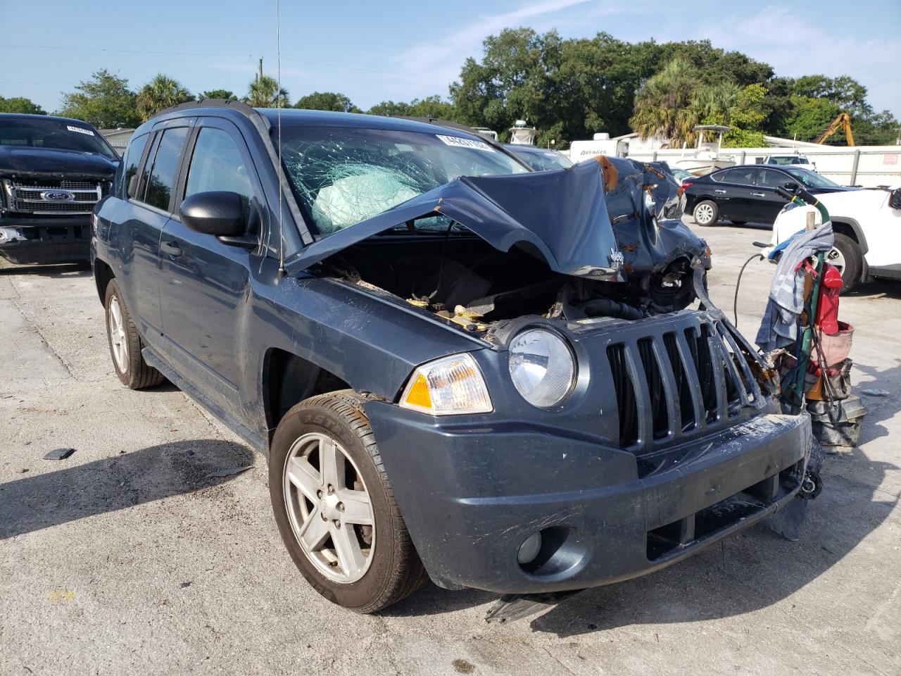 JEEP COMPASS SP 2008 with VIN 1J8FF47W98D688913 - Photo from auction