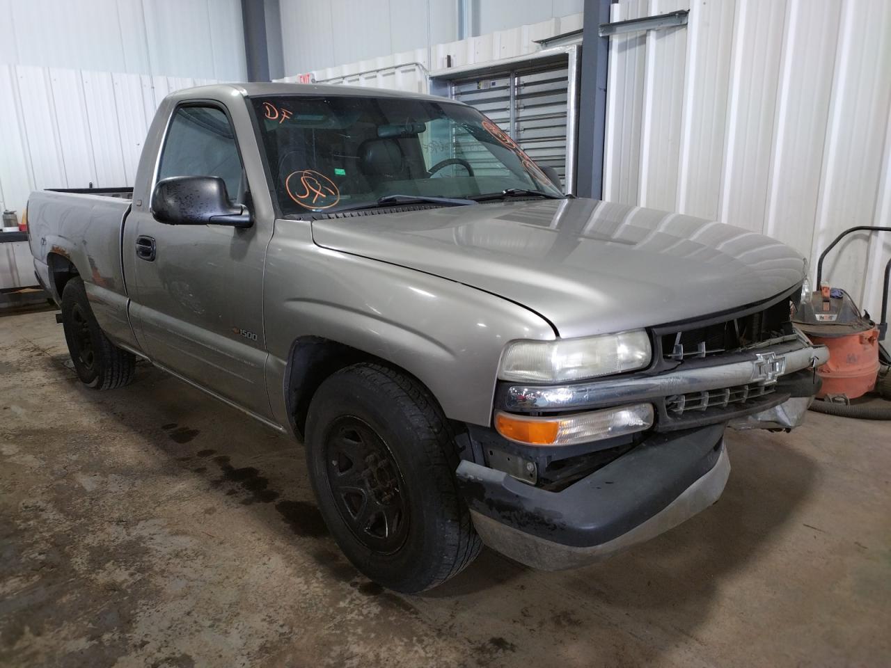 CHEVROLET SILVERADO 2000 with VIN 1GCEC14W3YZ141542 - Photo from auction