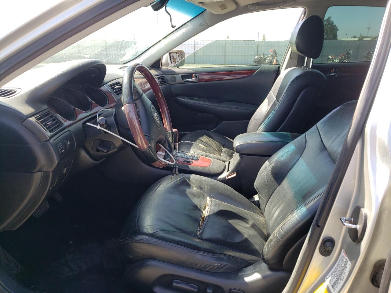 Photo 5 from auction – 2002 LEXUS ES with VIN JTHBF30G420024146