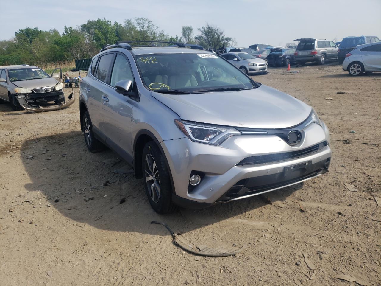 Photo 1 from auction – 2017 TOYOTA RAV4 XLE with VIN 2T3RFREV1HW558655