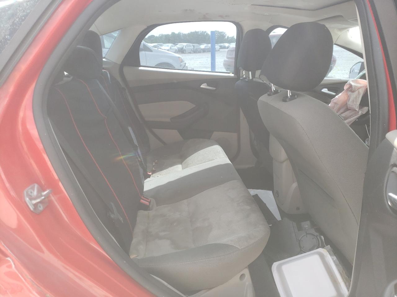Photo 6 from auction – 2014 FORD FOCUS SE with VIN 1FADP3F21EL425438