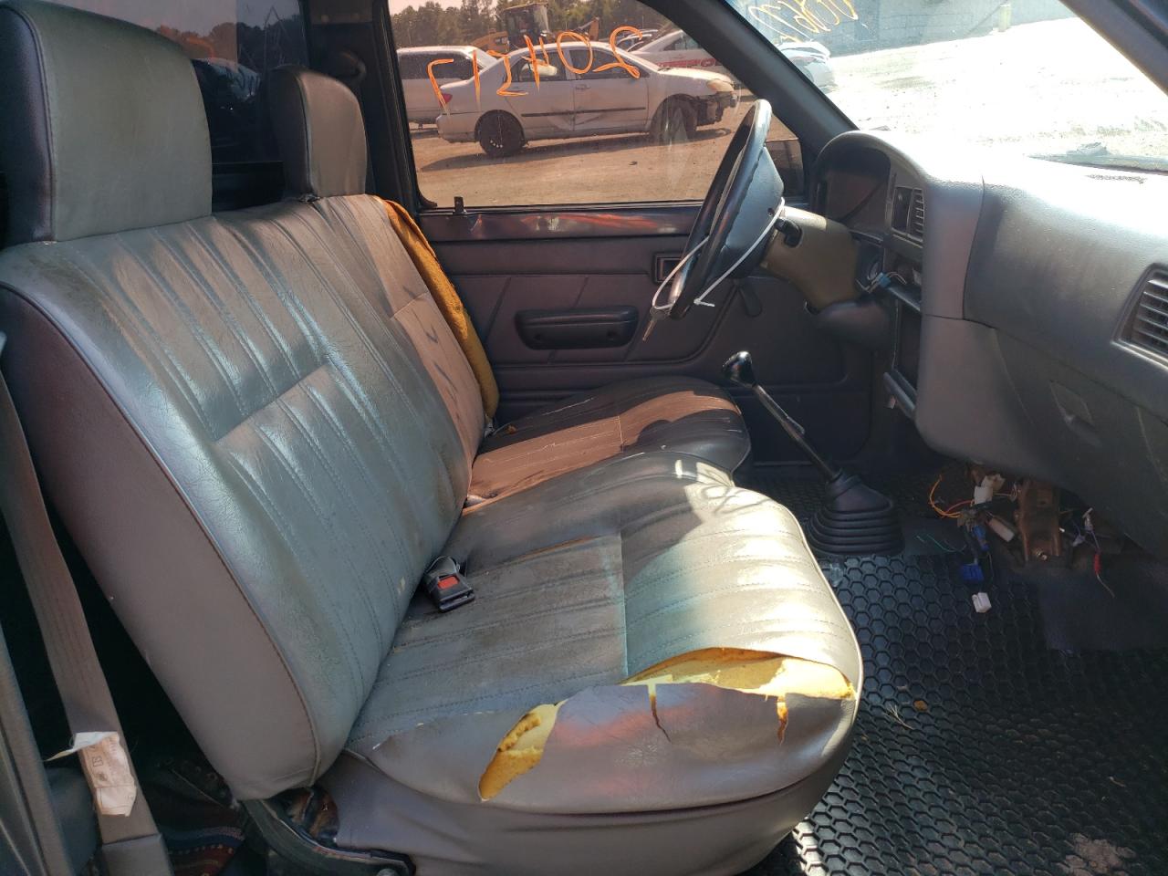 Photo 5 from auction – 1992 TOYOTA PICKUP 1/2 with VIN JT4RN81A6N0088672