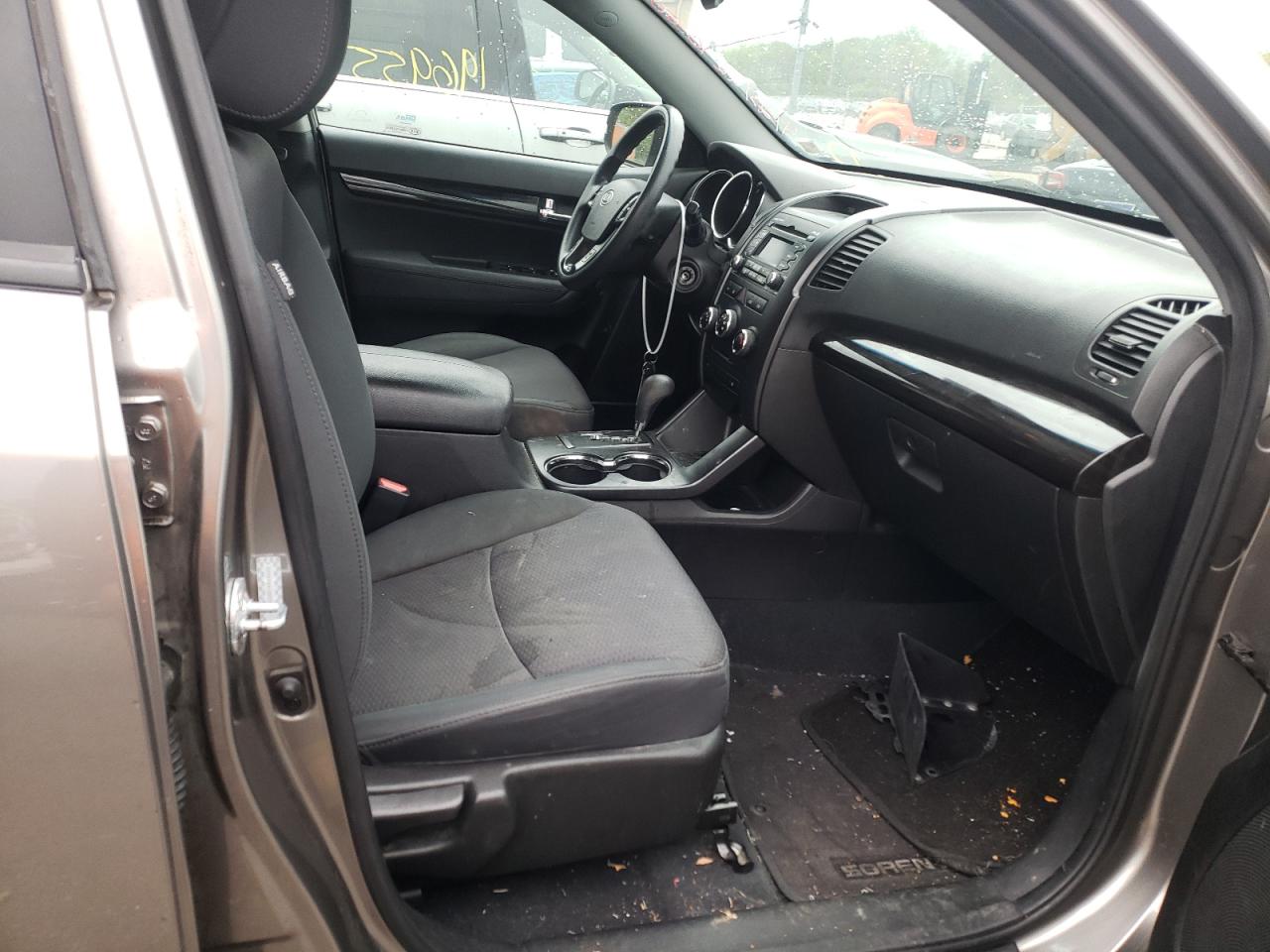 Photo 5 from auction – 2011 KIA SORENTO BA with VIN 5XYKT4A18BG036417