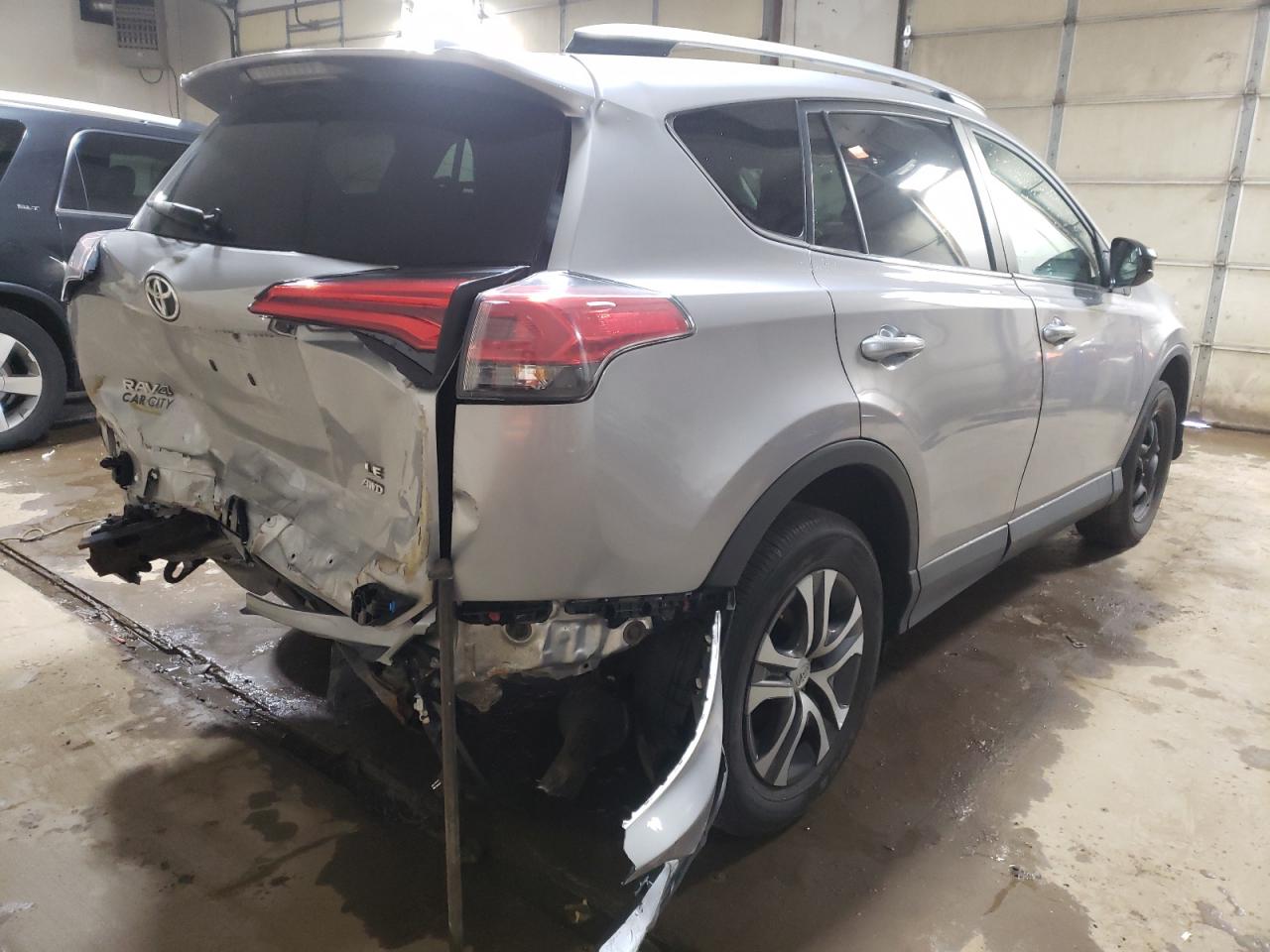 Photo 4 from auction – 2016 TOYOTA RAV4 LE with VIN 2T3BFREV9GW475653