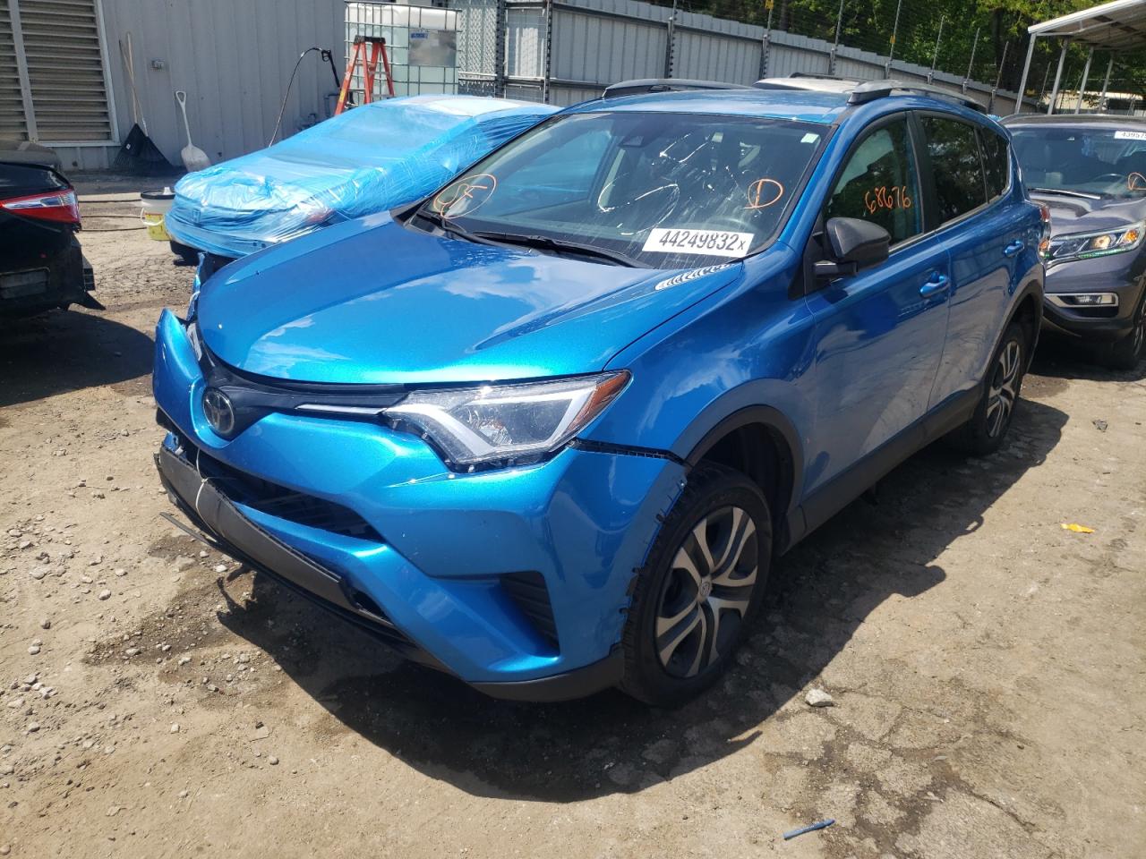 Photo 2 from auction – 2018 TOYOTA RAV4 LE with VIN 2T3ZFREVXJW508973