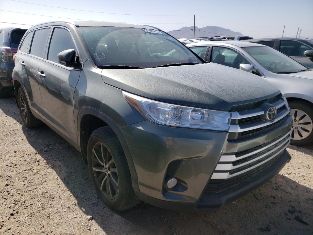 TOYOTA HIGHLANDER 2019 with VIN 5TDJZRFH4KS945416 - Photo from auction