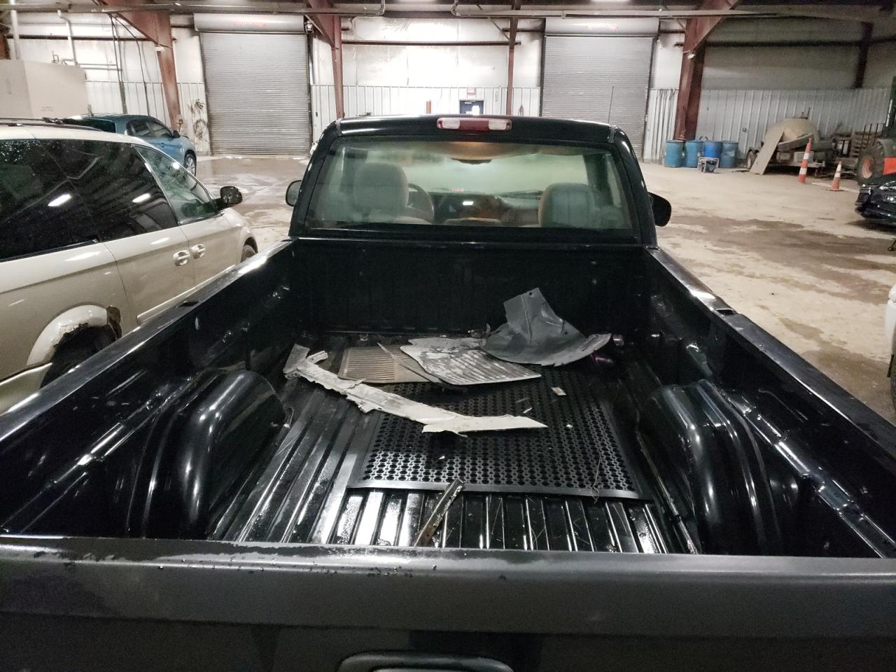 Photo 6 from auction – 2004 CHEVROLET SILVERADO with VIN 1GCEK14V94E231399