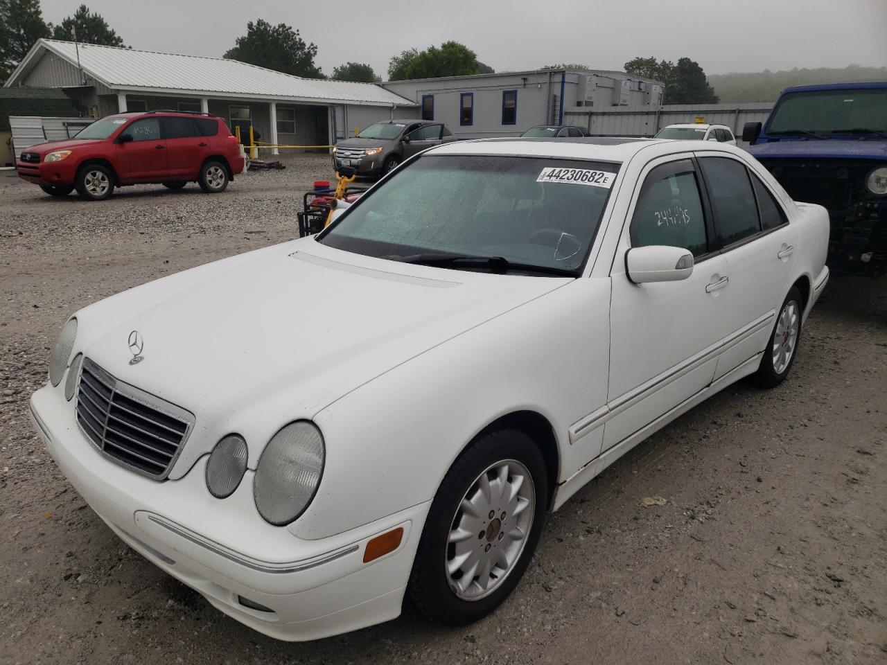 Photo 2 from auction – 2001 MERCEDES-BENZ E 320 with VIN WDBJF65J41B265161