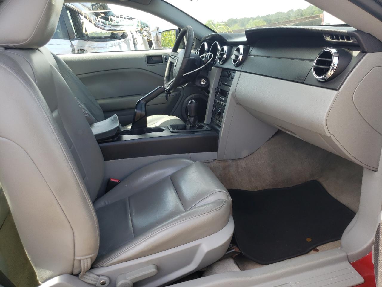 Photo 5 from auction – 2005 FORD MUSTANG with VIN 1ZVFT80N255165891
