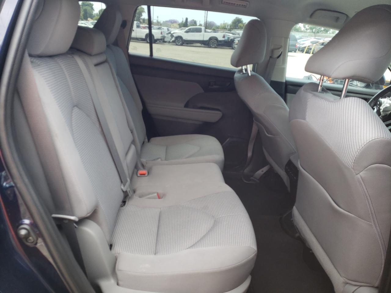 Photo 6 from auction – 2021 TOYOTA HIGHLANDER with VIN 5TDZZRAH6MS047428