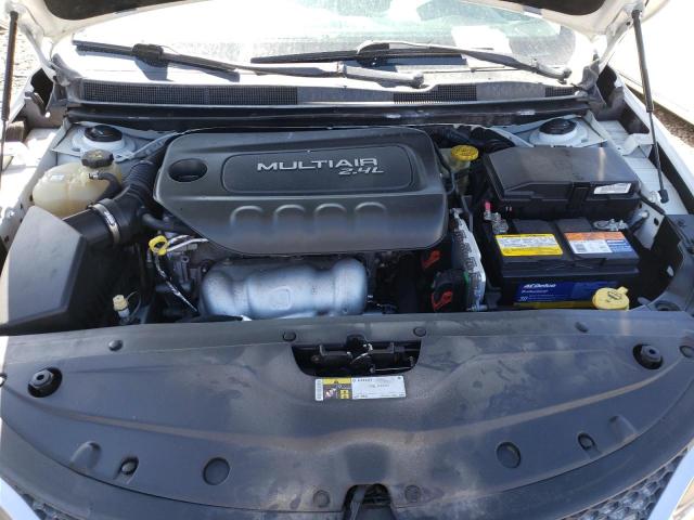 Photo 7 from auction – 2015 CHRYSLER 200 LIMITE with VIN 1C3CCCAB8FN555851