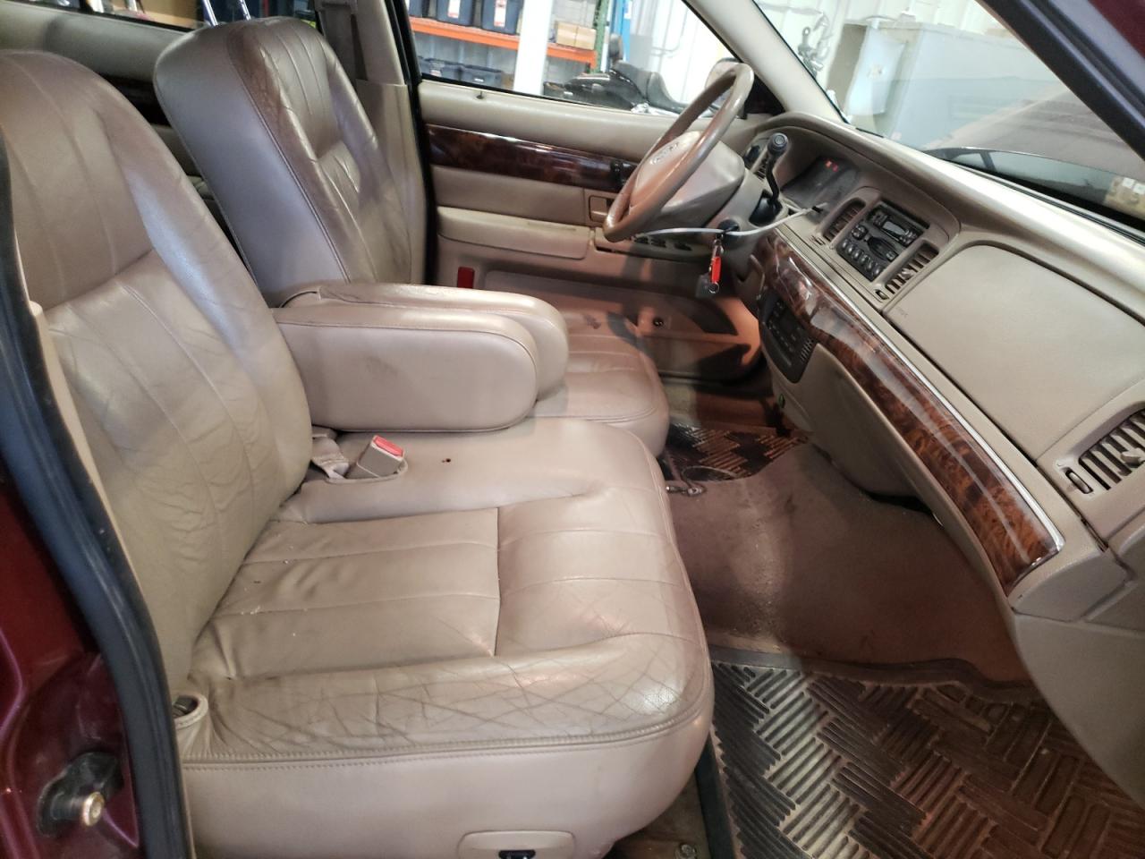 Photo 5 from auction – 2004 MERCURY GRAND MARQ with VIN 2MEFM75W24X671583