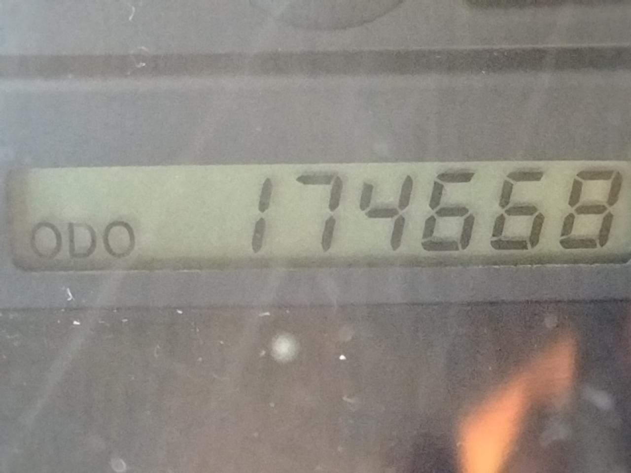 Photo 8 from auction – 2002 TOYOTA CAMRY LE with VIN JTDBF30K120011229