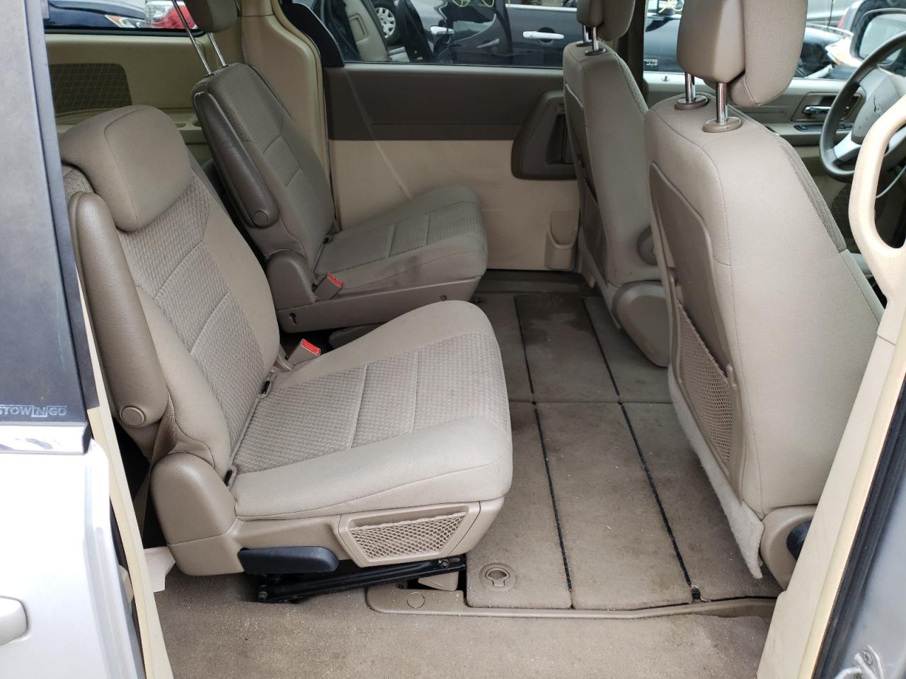 Photo 6 from auction – 2010 CHRYSLER TOWN & COU with VIN 2A4RR4DE3AR304855