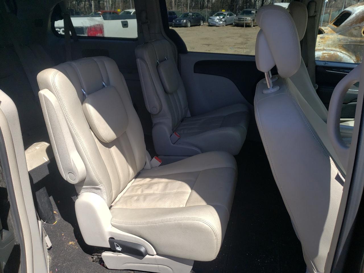 Photo 6 from auction – 2012 CHRYSLER TOWN & COU with VIN 2C4RC1BG3CR401096