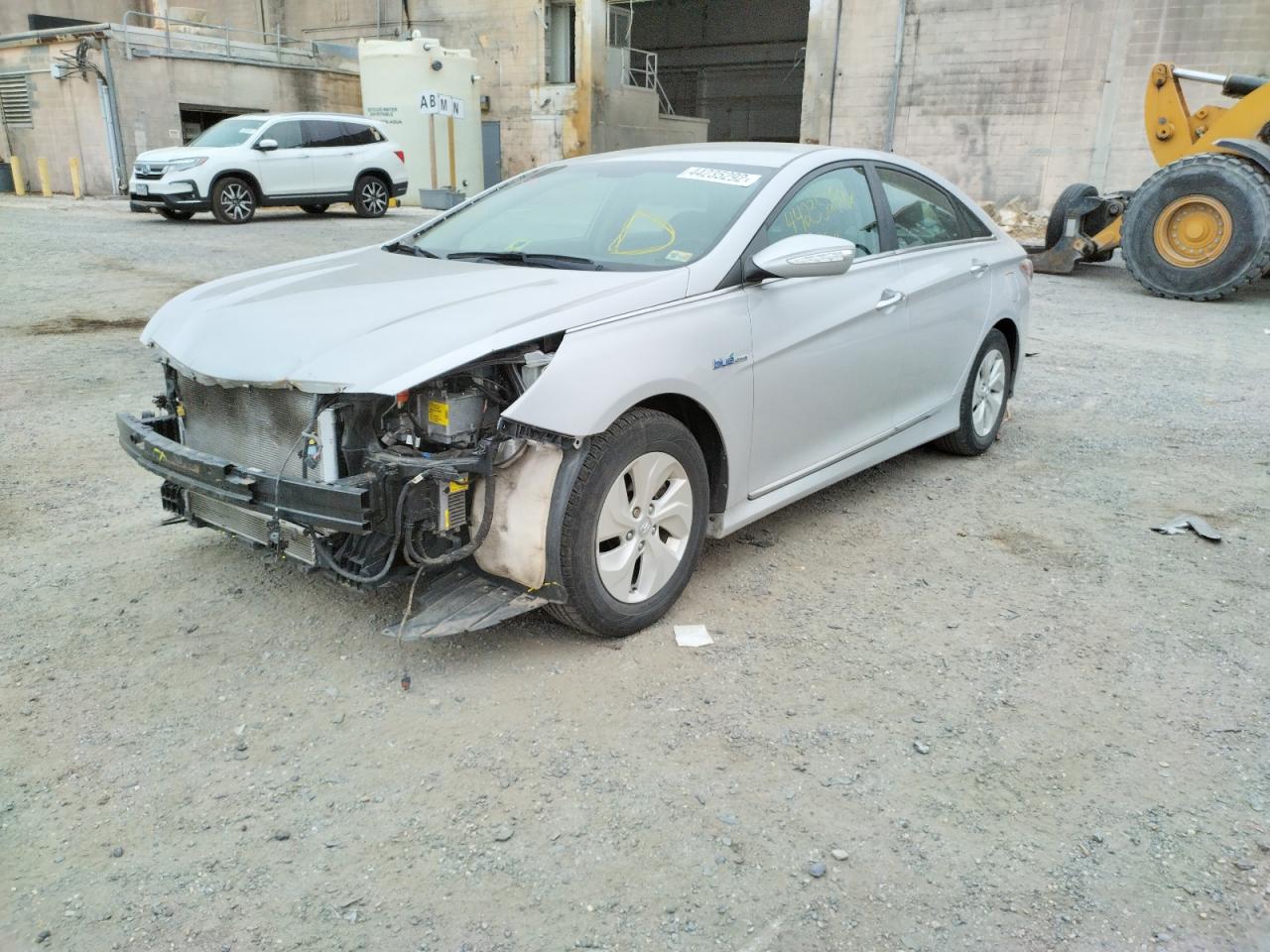 Photo 2 from auction – 2014 HYUNDAI SONATA HYB with VIN KMHEC4A49EA113755