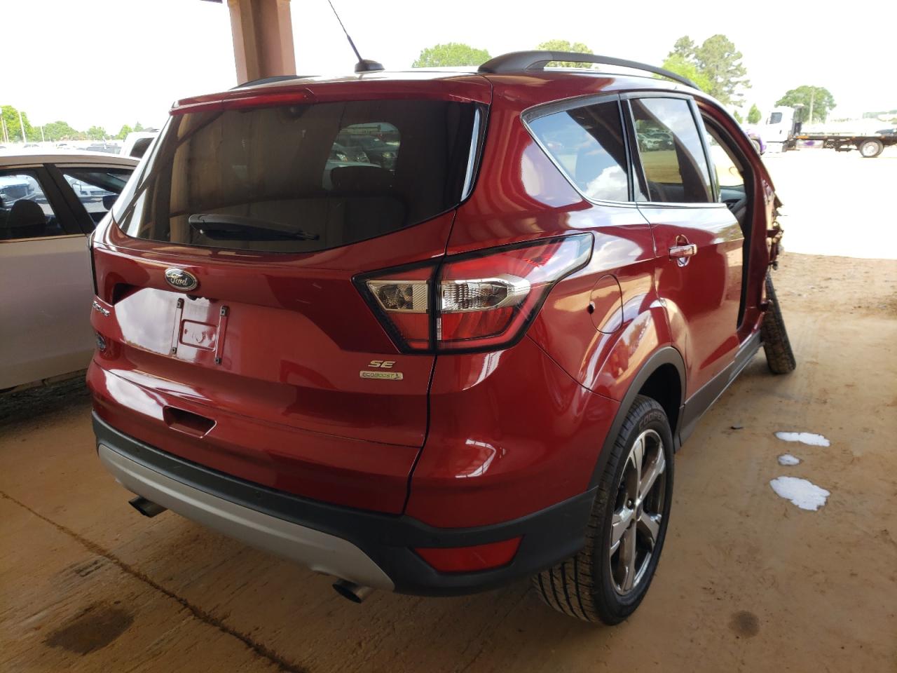 Photo 4 from auction – 2017 FORD ESCAPE SE with VIN 1FMCU0GD5HUC24021