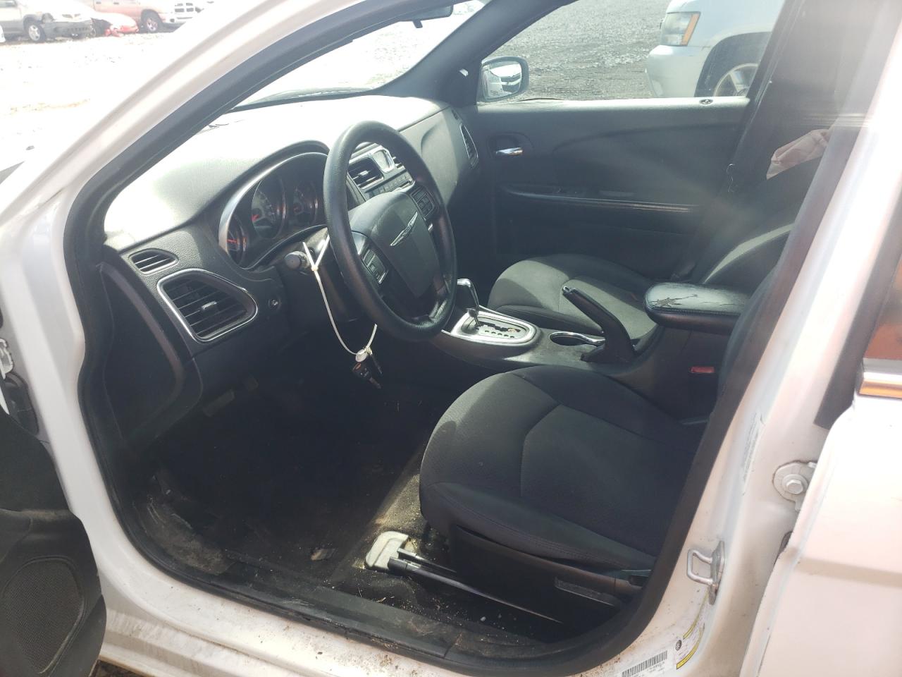Photo 5 from auction – 2014 CHRYSLER 200 LX with VIN 1C3CCBAB1EN168552