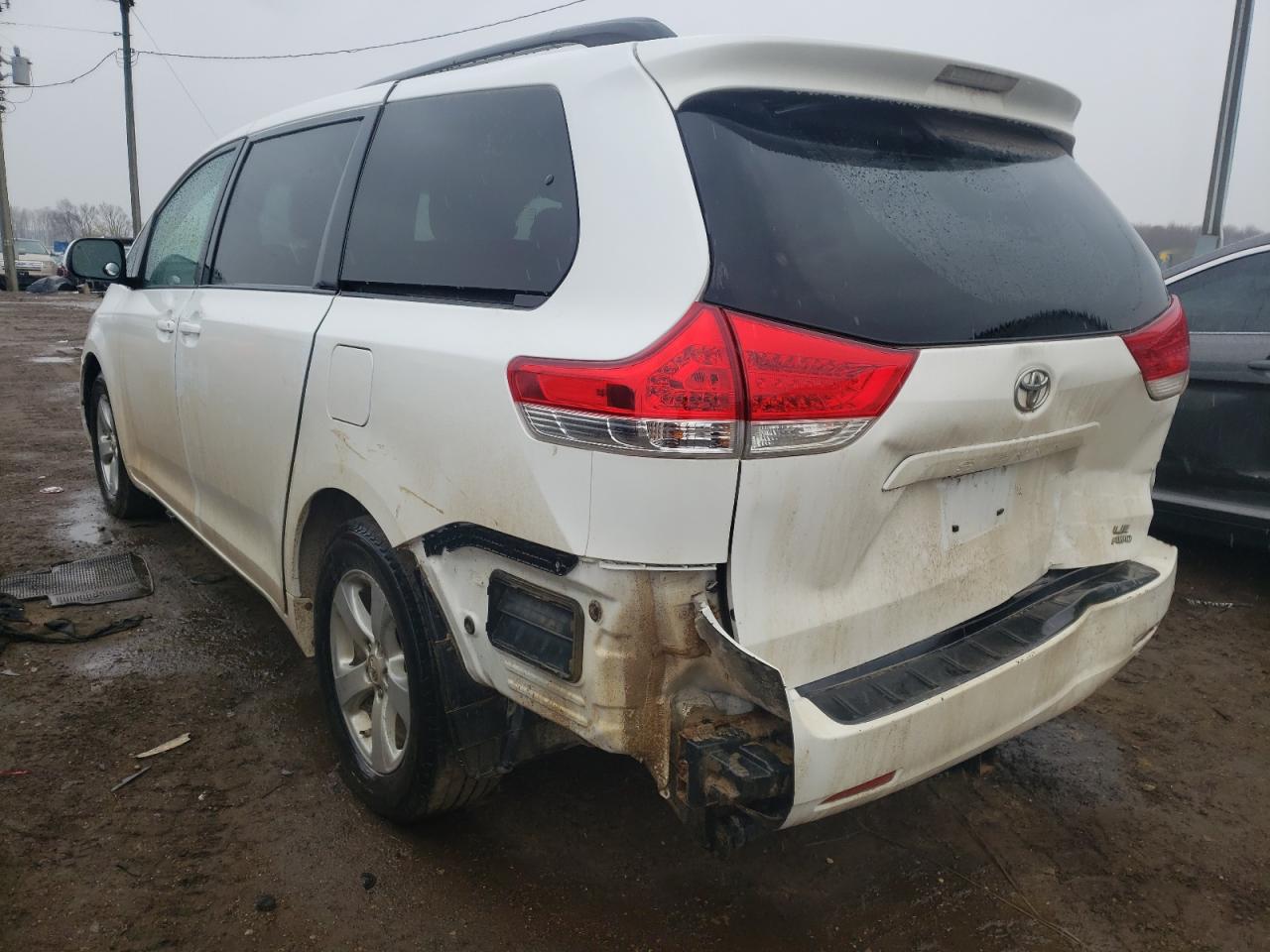 Photo 3 from auction – 2014 TOYOTA SIENNA LE with VIN 5TDJK3DC3ES091578