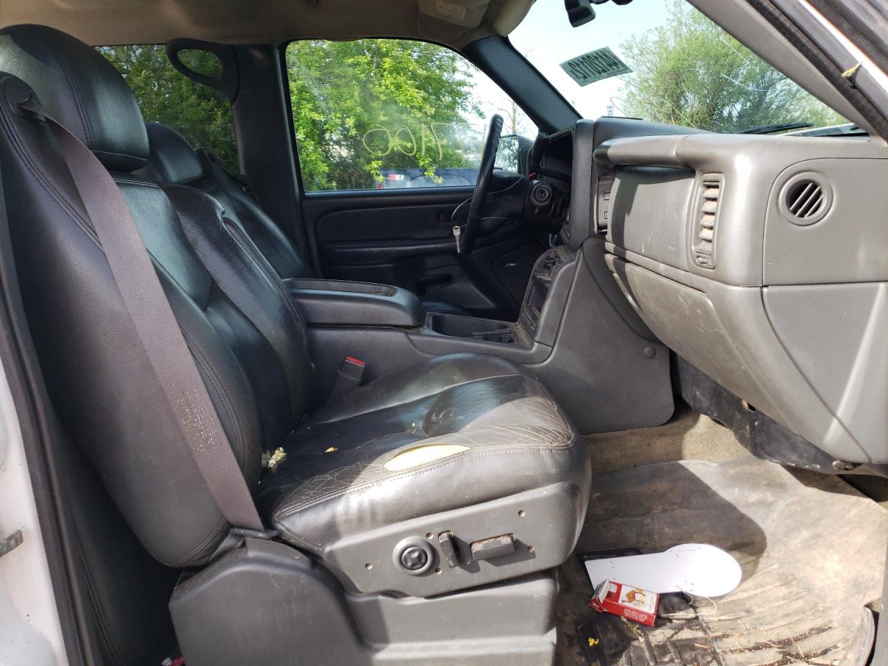Photo 5 from auction – 2005 CHEVROLET SILVERADO with VIN 1GCHK23275F904079