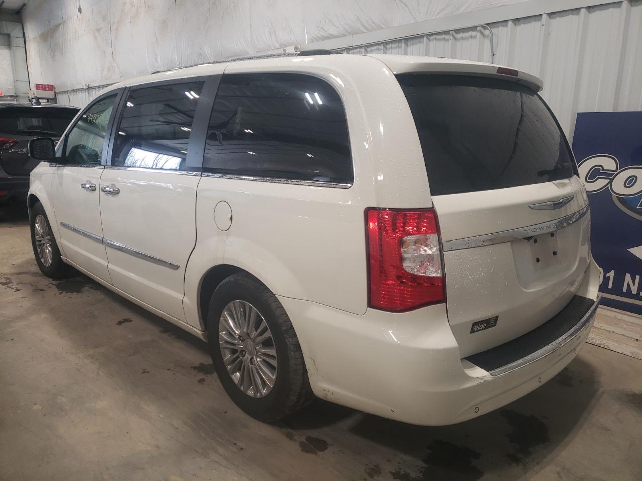Photo 3 from auction – 2011 CHRYSLER TOWN & COU with VIN 2A4RR6DG1BR783419