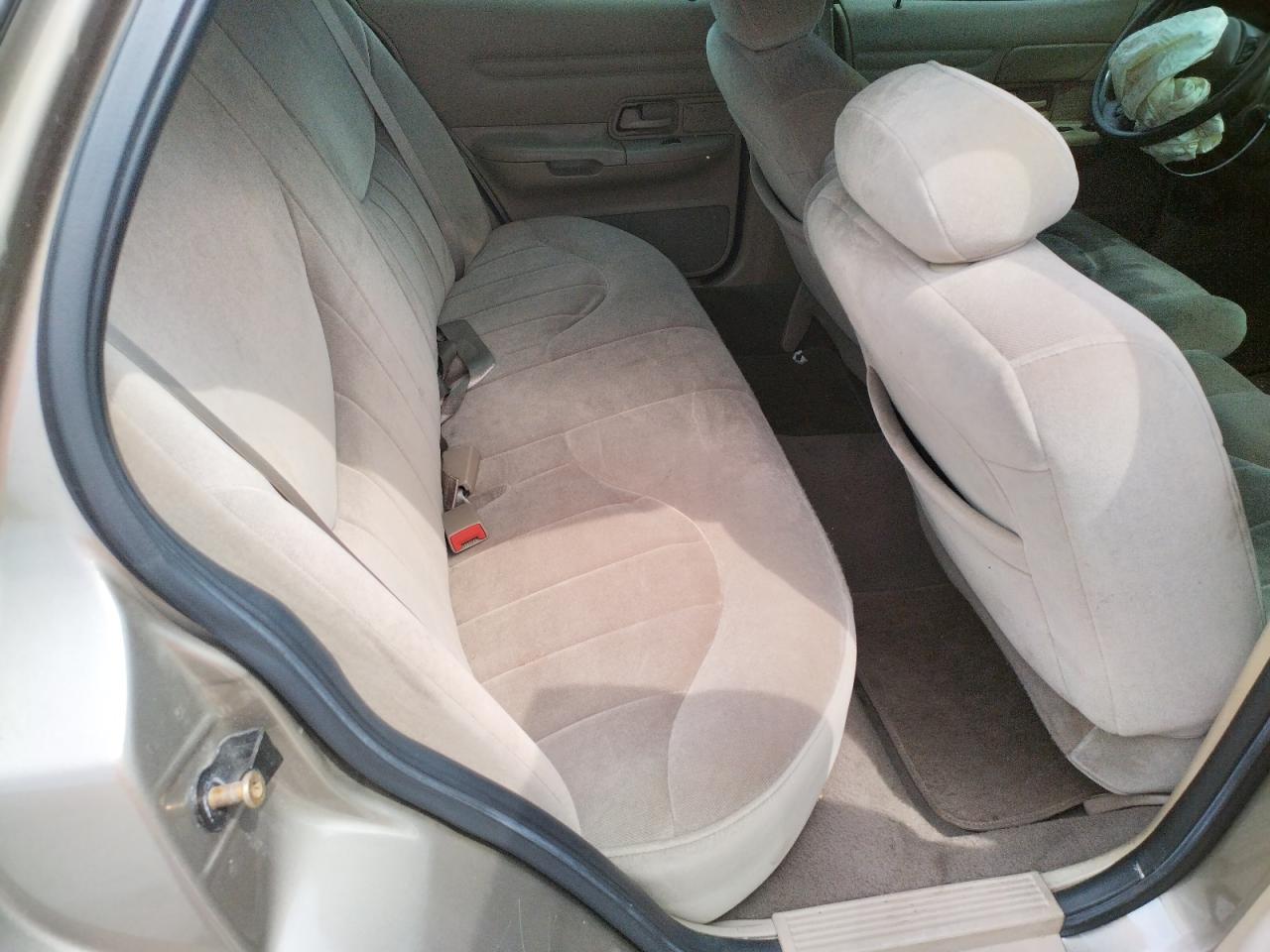 Photo 6 from auction – 2002 FORD CROWN VICT with VIN 2FAFP73W82X159521