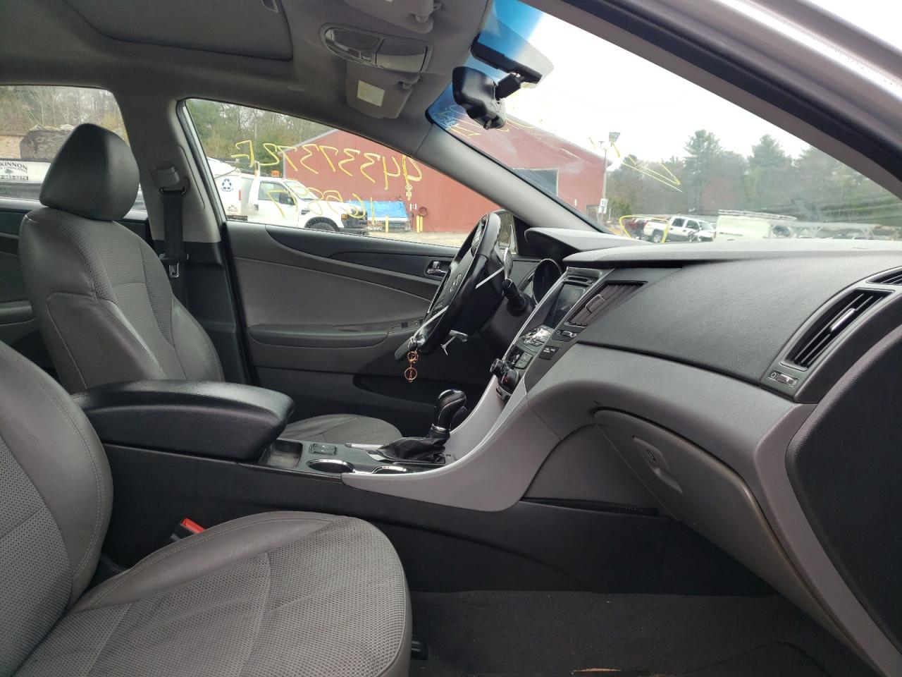 Photo 5 from auction – 2013 HYUNDAI SONATA SE with VIN 5NPEC4AC7DH636324